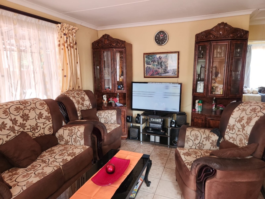 2 Bedroom Property for Sale in Geelhoutpark North West